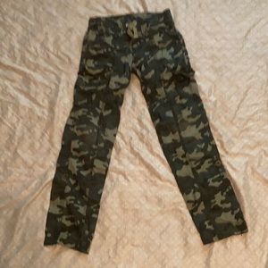 Levi’s girls size 7 adjustable leg pants